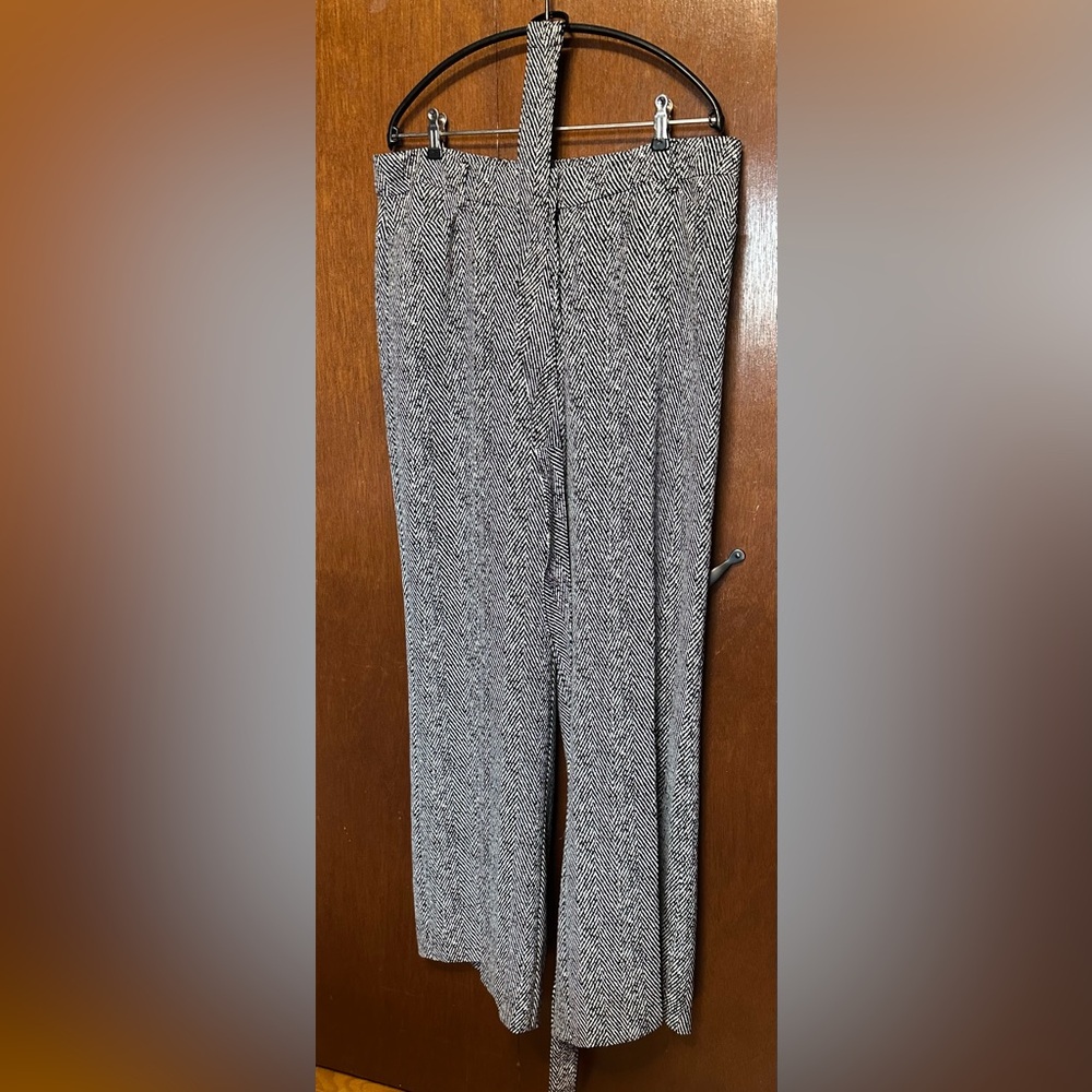 Women’s Black & White Herringbone Wide-Leg Pants